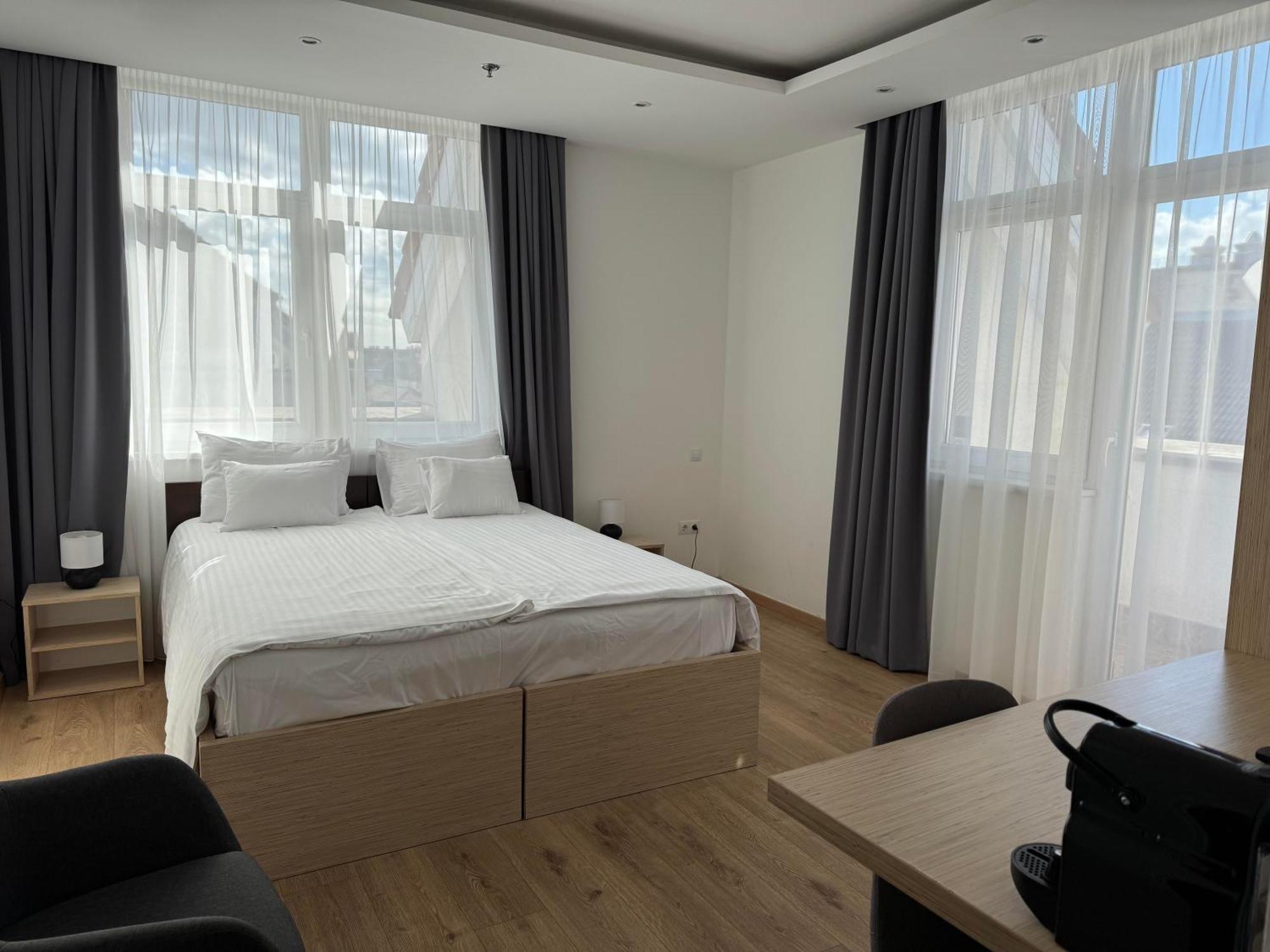 Rooftop City Residence With Deep Garage Budapest Room photo