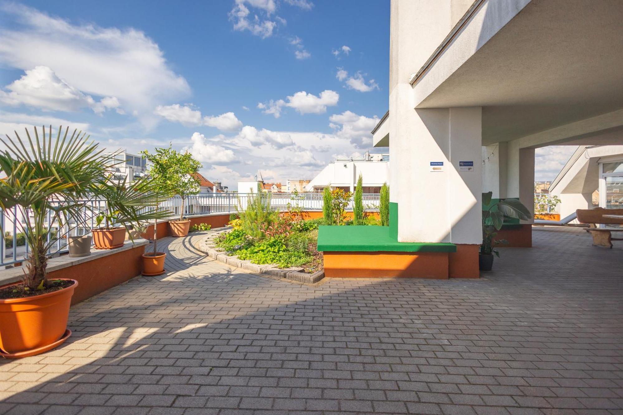 Rooftop City Residence With Deep Garage Budapest Exterior photo