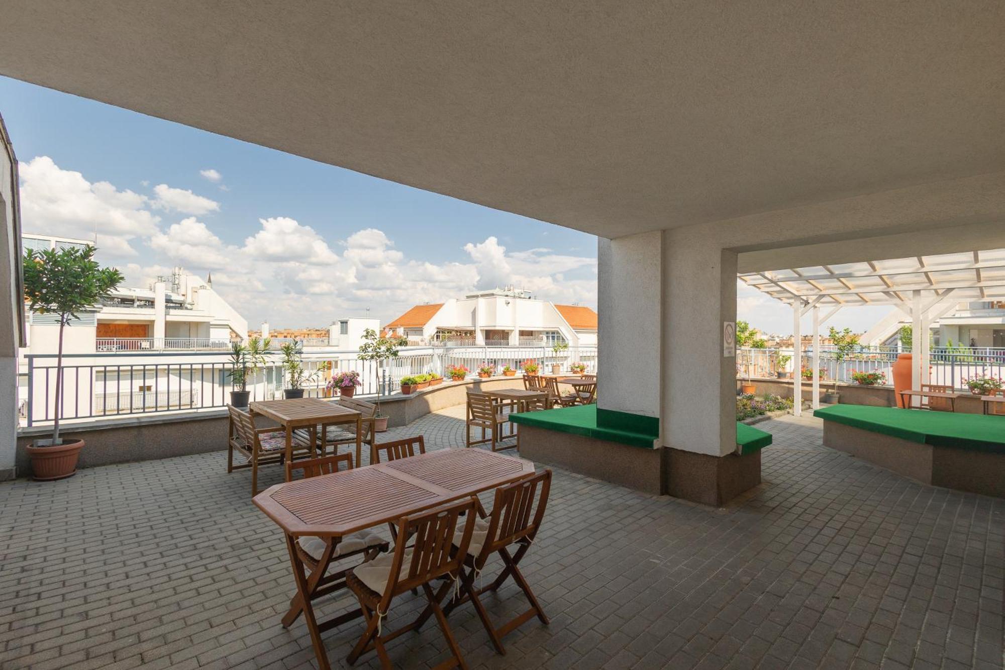 Rooftop City Residence With Deep Garage Budapest Exterior photo